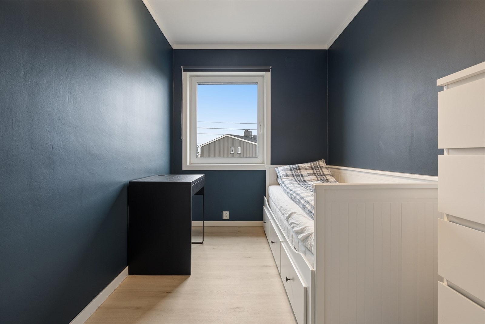 Det andre soverommet passer ypperlig som barnerom eller hjemmekontor Galleribilde