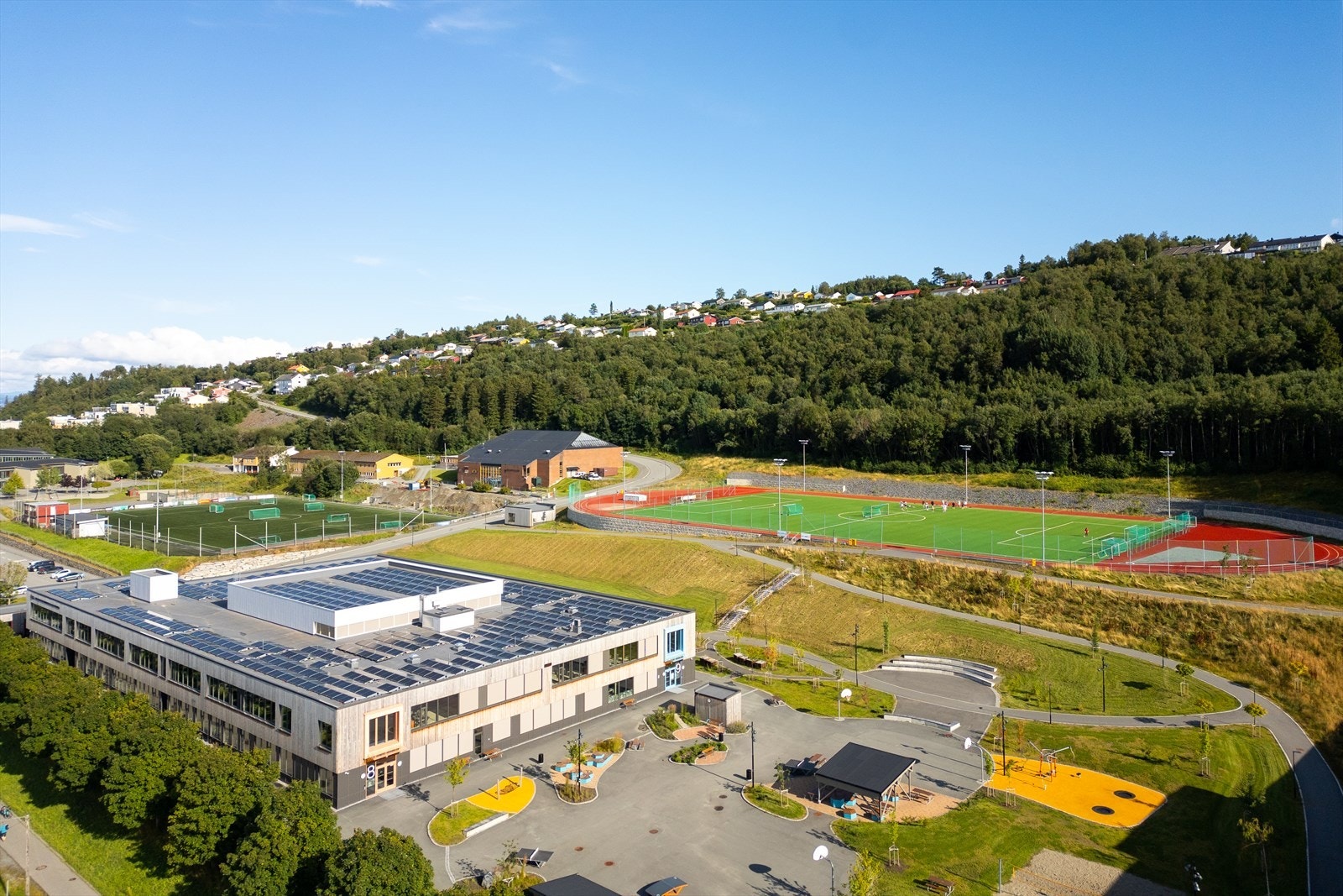 Nyere ungdomsskole ( 2023) Galleribilde