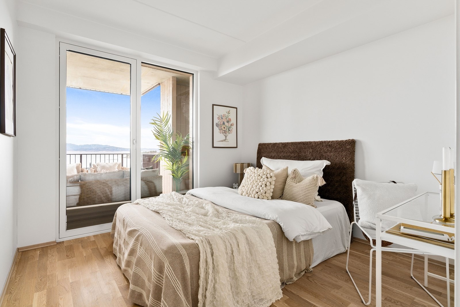 Leiligheten har to gode soverom på henholdsvis 15,5 kvm og 9,5 kvm. Galleribilde