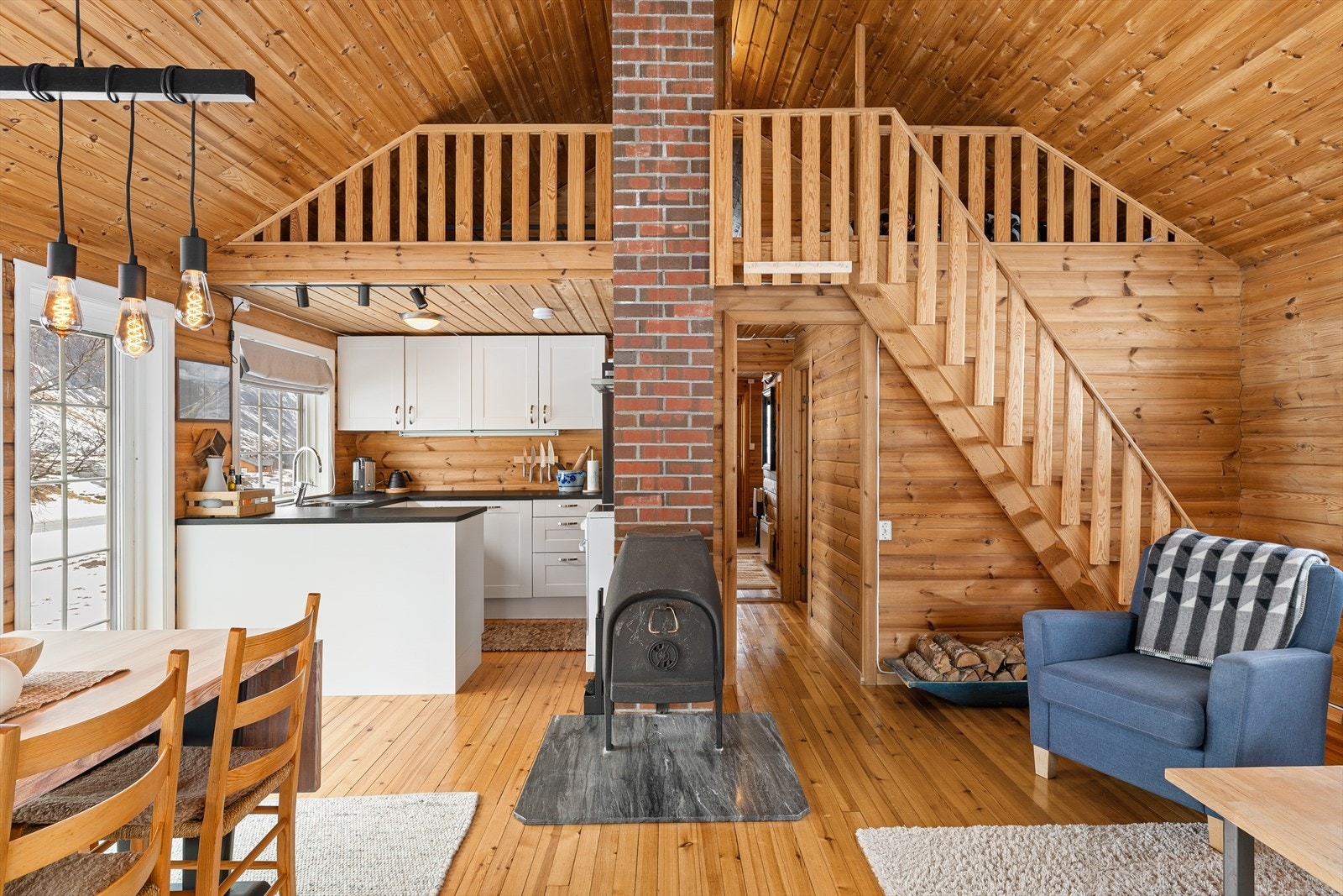 Trapp opp til hems Galleribilde