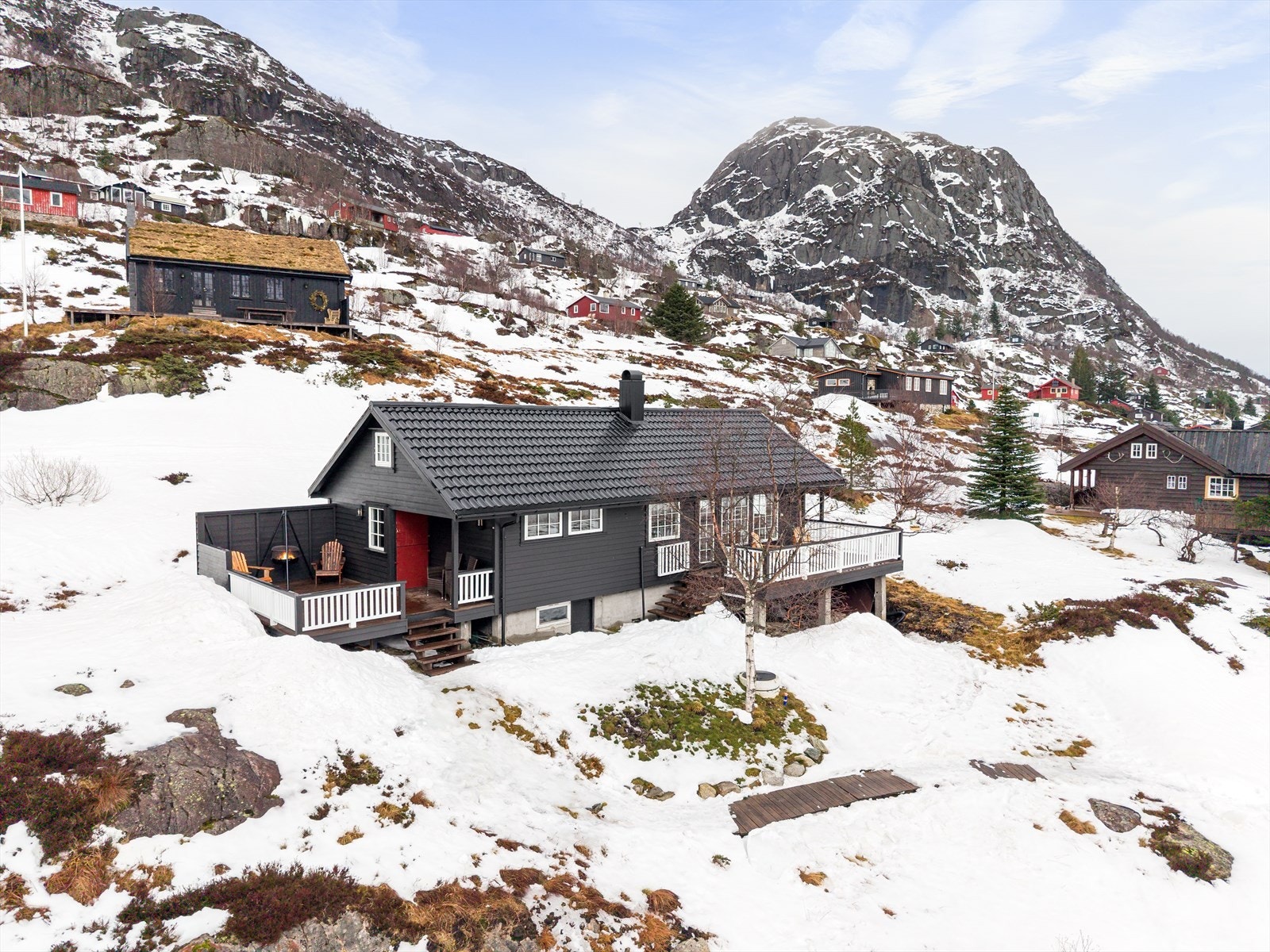 Foto: Joakim Bjerk.
EiendomsMegler1 v/Torill Kalsaas presenterer Hytte på fnr. 29 i Hunnedalen Galleribilde