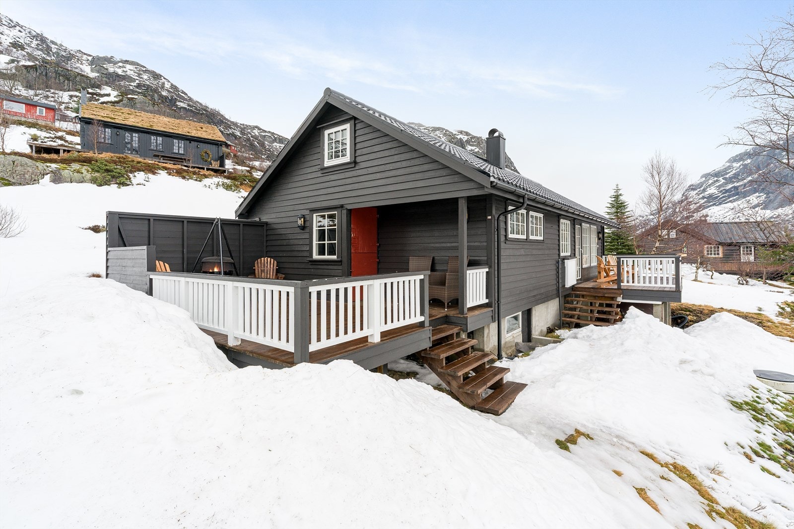 Plassert på en liten høyde med god utsikt og herlige terrasser Galleribilde