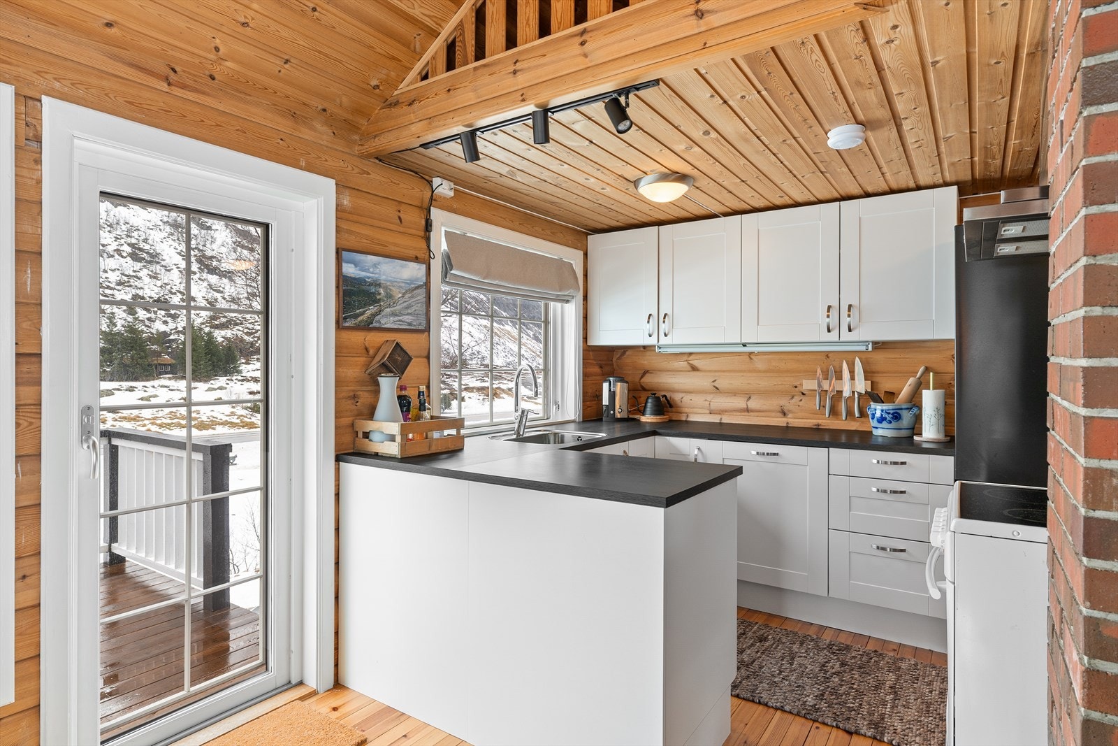 Utgang til terrasse fra kjøkken/stue Galleribilde