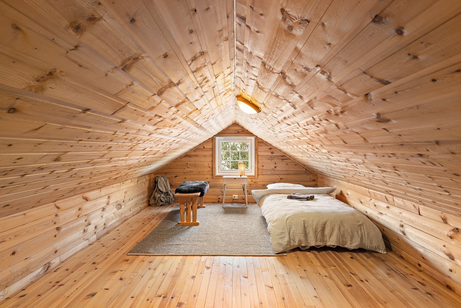 Hems innredet med seng Galleribilde