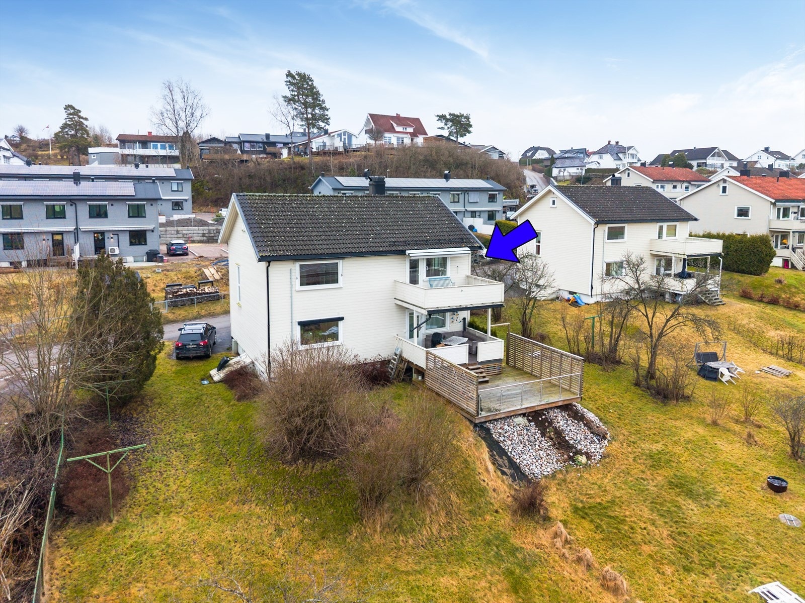 Velkommen til Heggelia og til denne trivelige 3-roms leiligheten med attraktiv beliggenhet i barnevennlig og populært boligområde på Rising. Galleribilde
