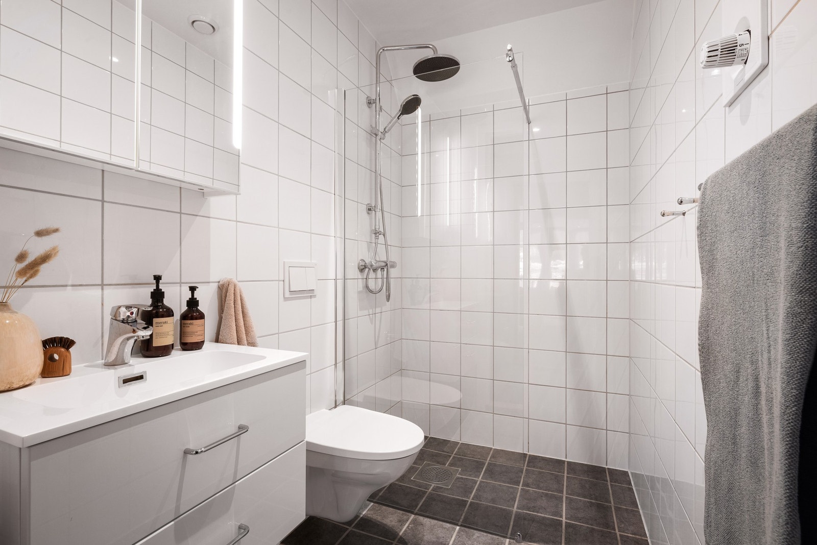 - Begge bad har vannbåren gulvvarme - Galleribilde