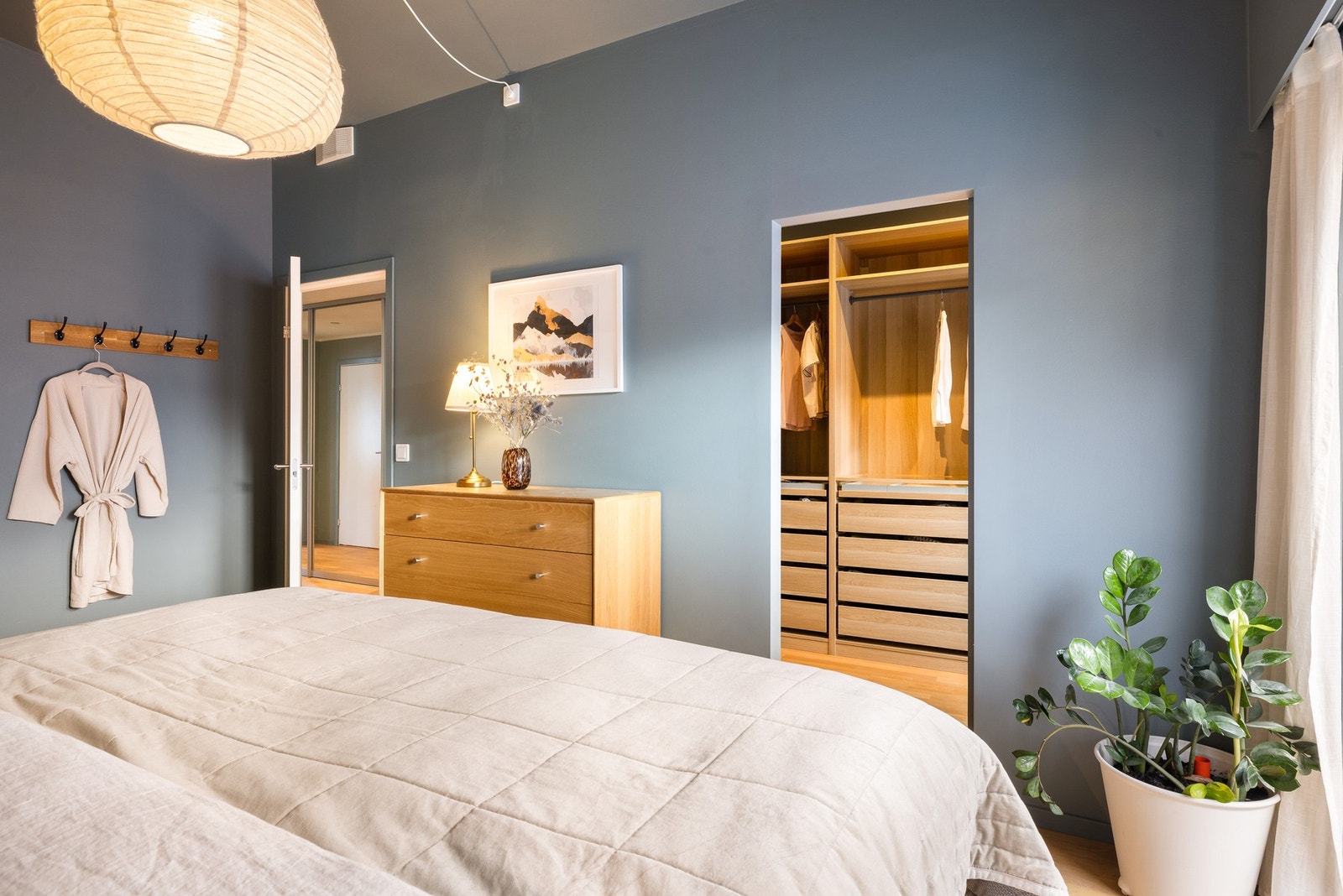 - Hovedsoverommet har egen walk-in og bad - Galleribilde