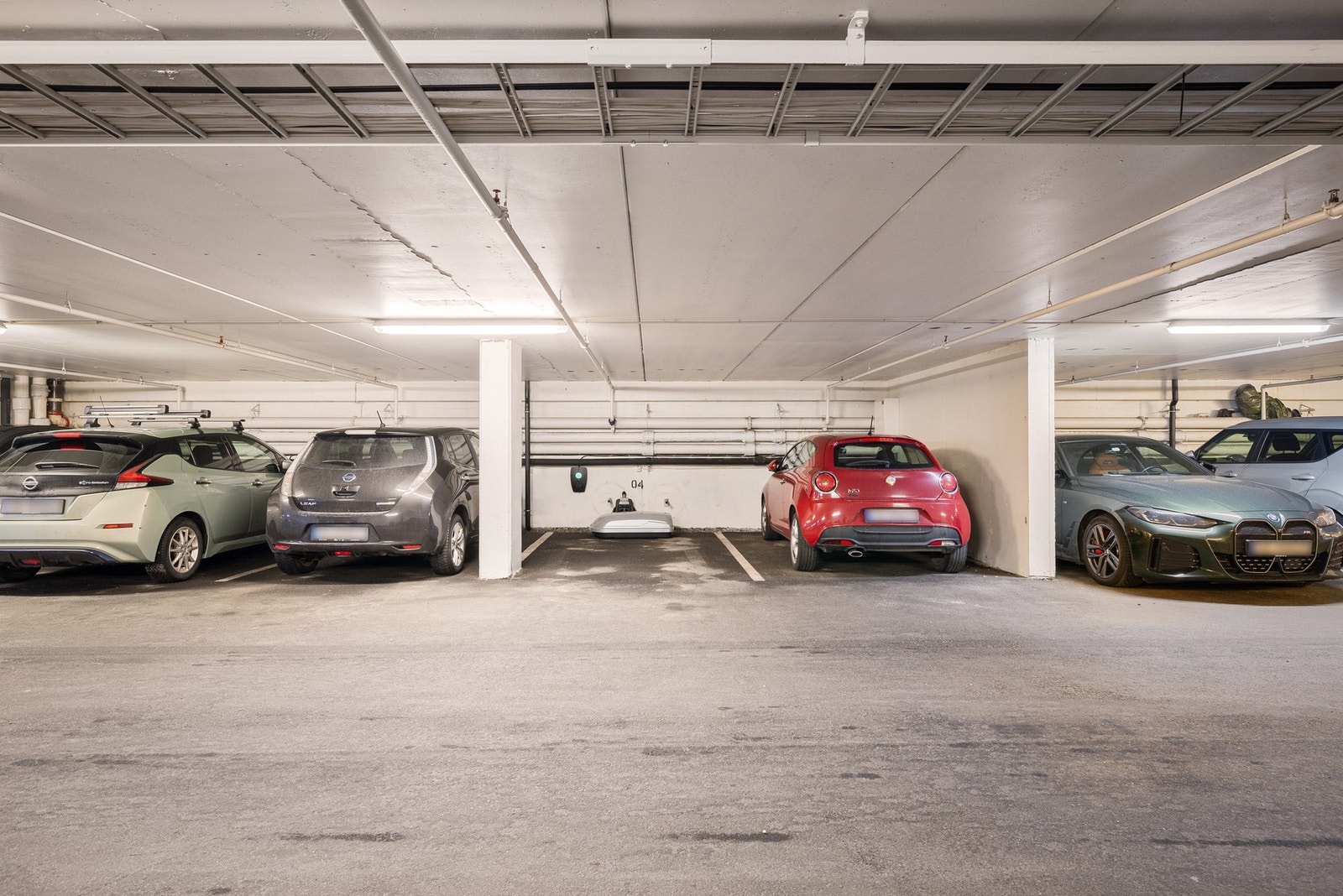 - Parkeringsplass i garasjeanlegget medfølger. Det er ladepunkt for el-bil - Galleribilde