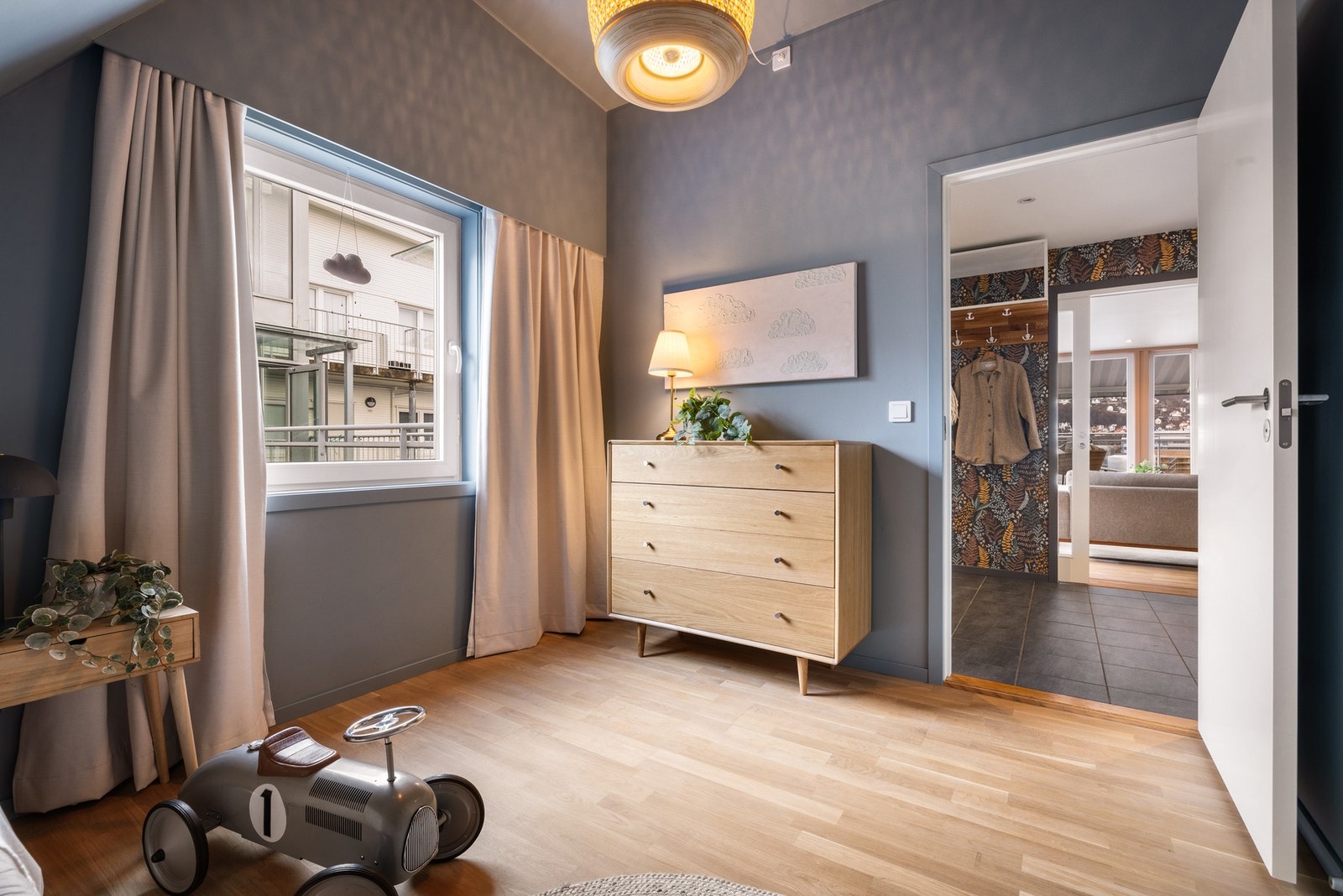 - Begge de andre soverommene har god plass til ønsket møblering - Galleribilde