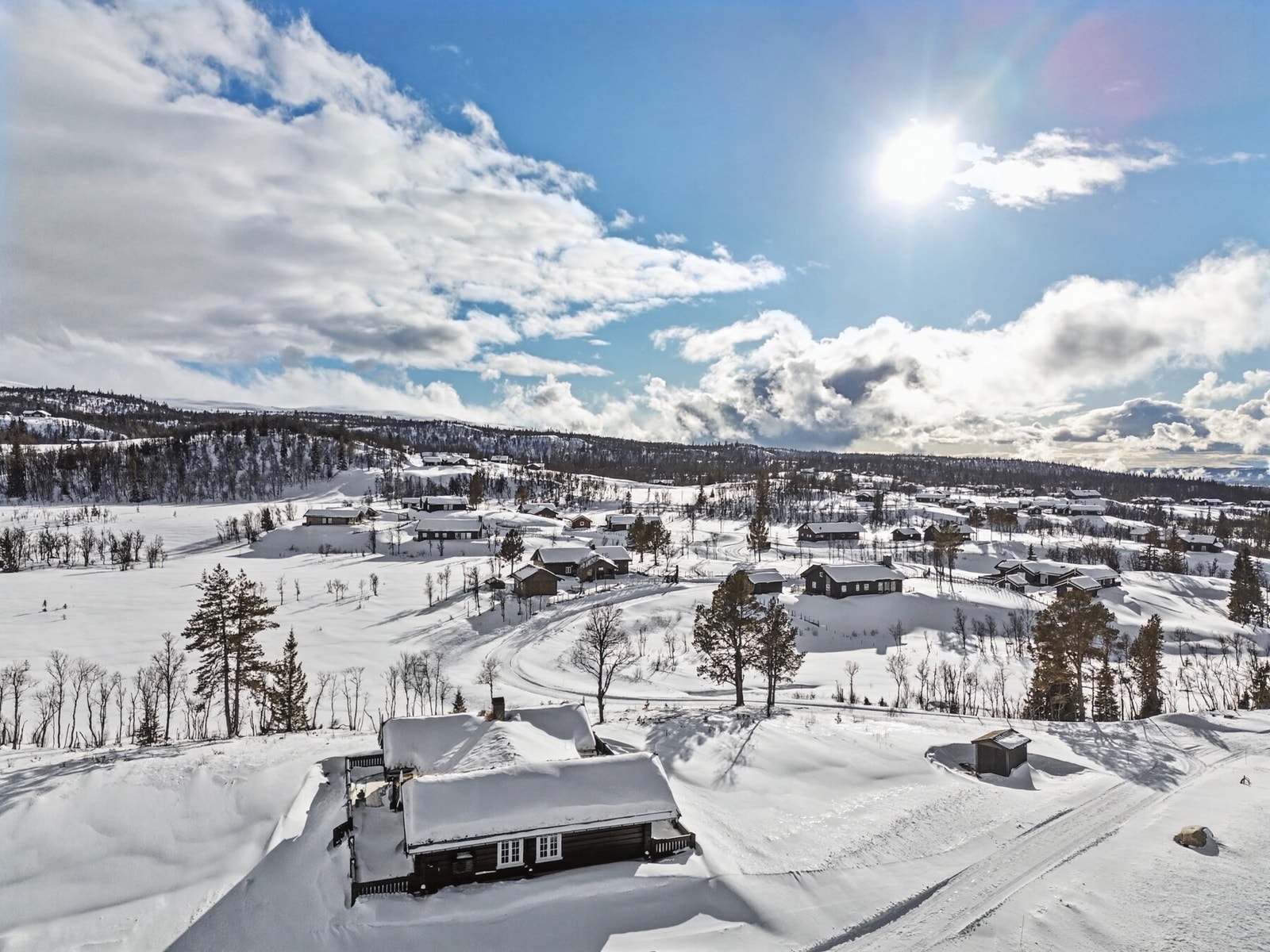 Eiendommen er et godt utgangspunkt for aktiviteter i fjellet året rundt. Langrennsløypene passerer like i nærheten. Galleribilde