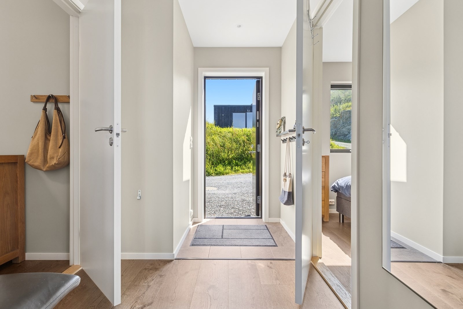 Lys og innbydende èntre. Velkommen inn! Galleribilde