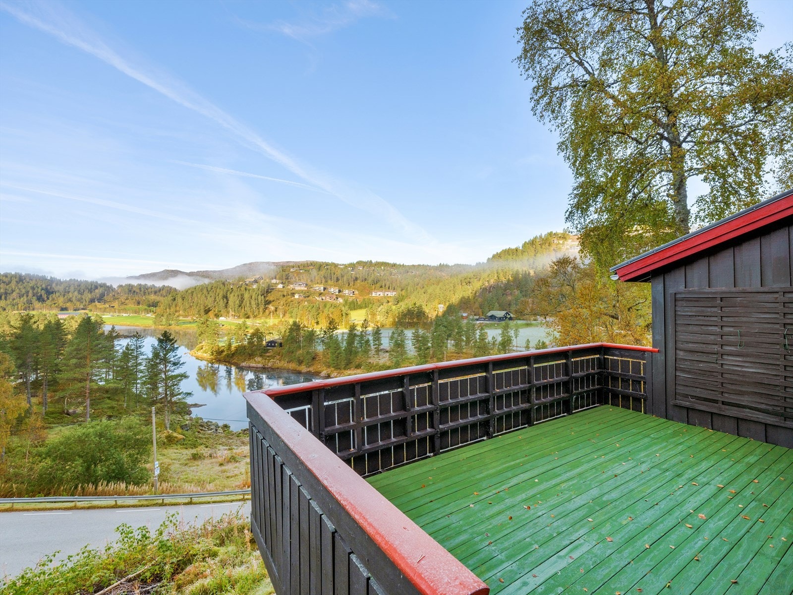 Enkel adkomst til hytta fra veien. Galleribilde