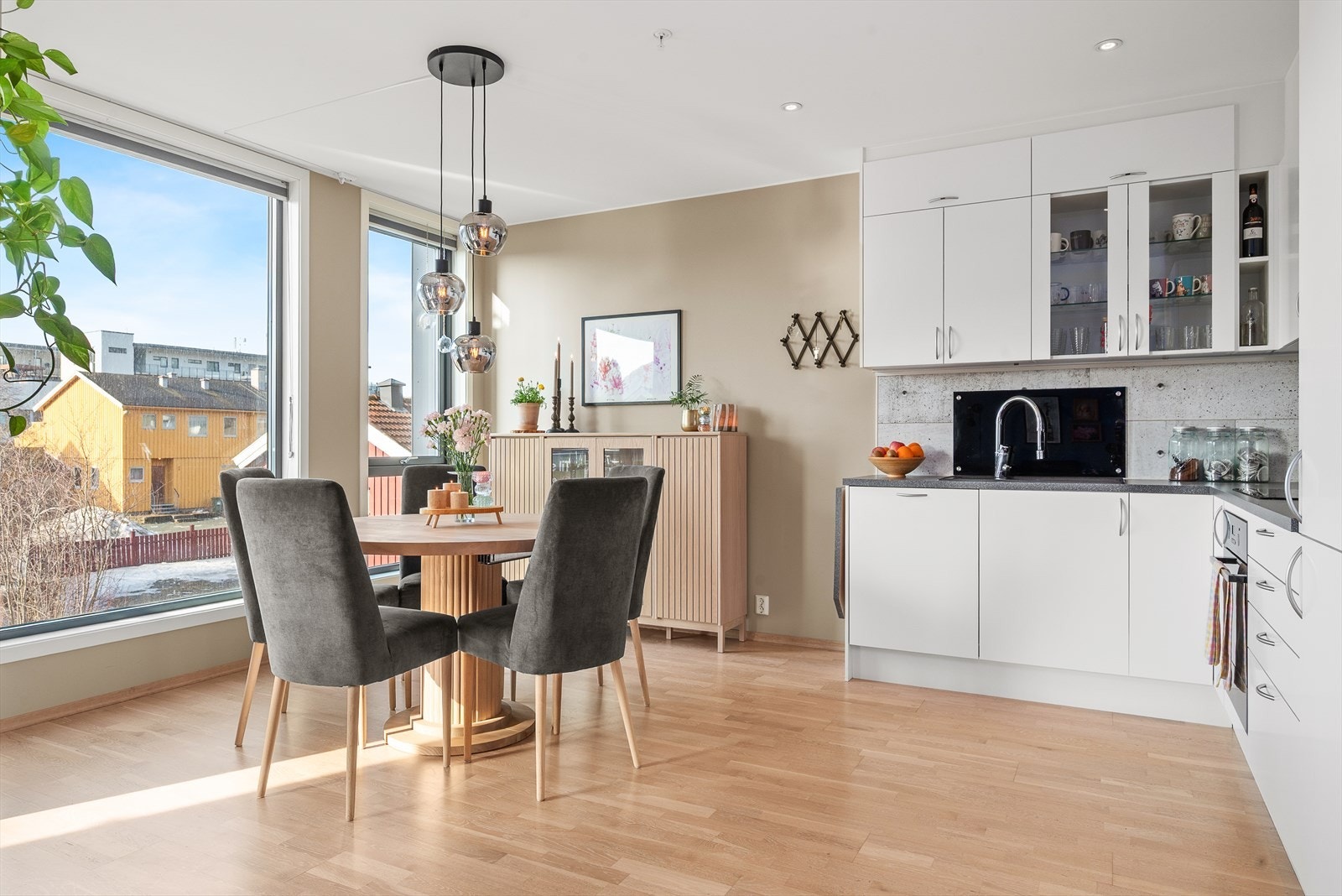 Velkommen til Losjevegen 3A - En flott, moderne 3-roms selveierleilighet med endebeliggenhet i Melhus sentrum! Galleribilde