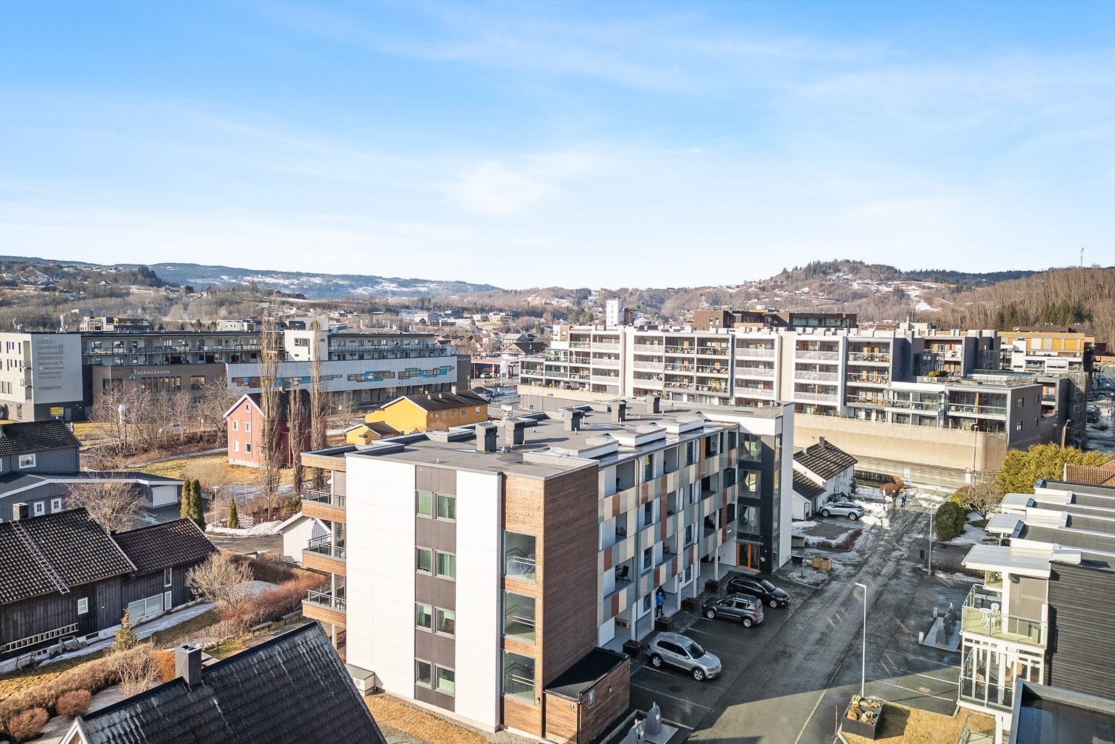 Med leiligheten følger også sportsbod og p-plass i kjeller. Galleribilde