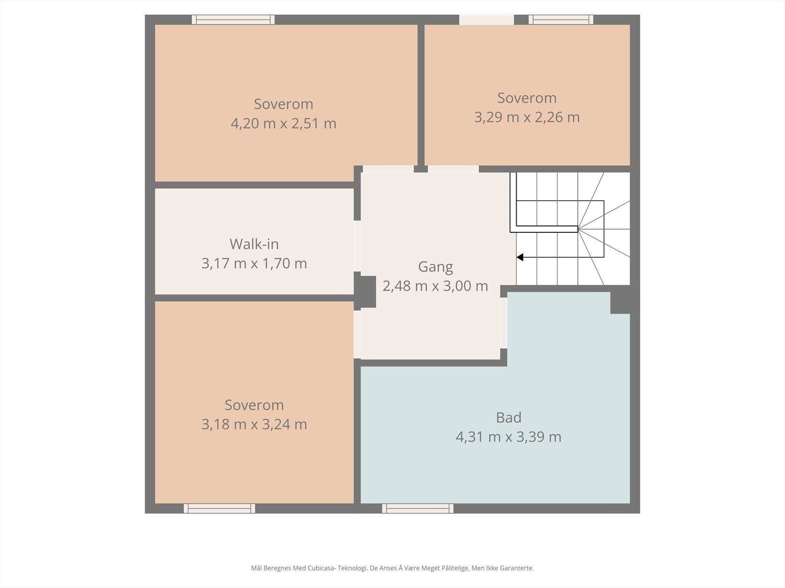 Andre etasje er en privat sone med tre soverom og et romslig bad. Galleribilde