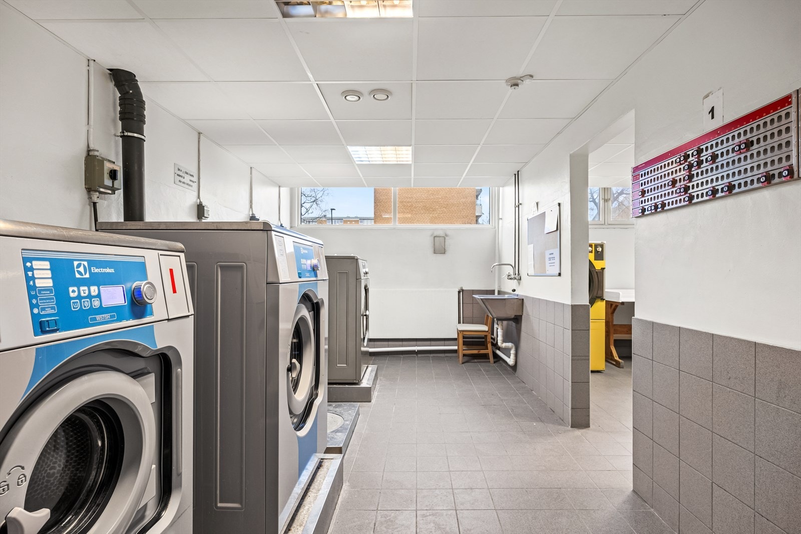 I inngangsetasjen finnes både felles sykkelbod og vaskekjeller. Galleribilde