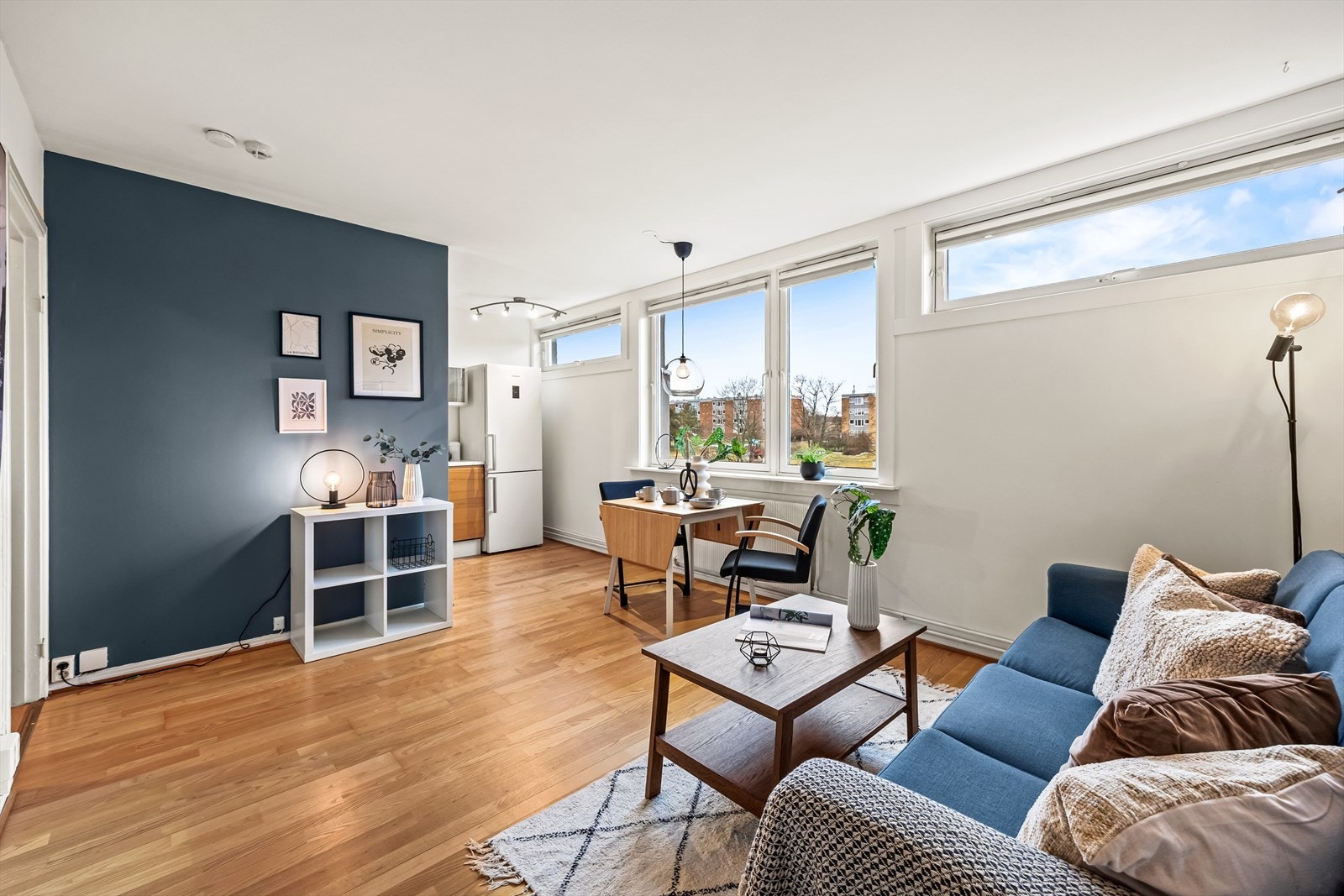 Lave felleskostnader som inkluderer a-konto varmtvann, fyring, samt TV og internett. Galleribilde