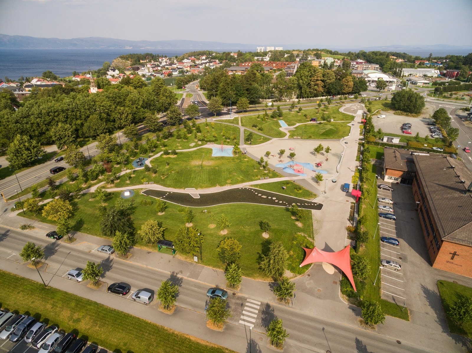 Sirkusparken på Lade er et populært friområde med lekeplass gode aktivitetsmuligheter for både små og store. Galleribilde