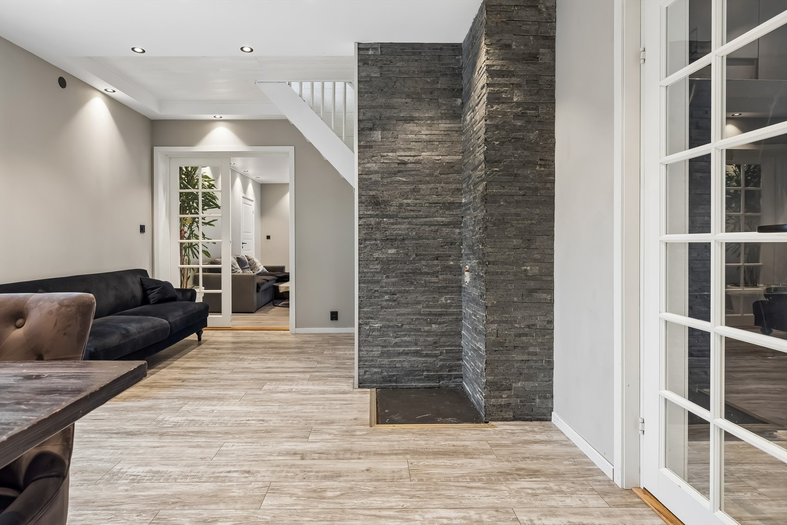 En murt pipe står klar for tilkobling av ildsted, om man ønsker ekstra varme og hygge. Galleribilde