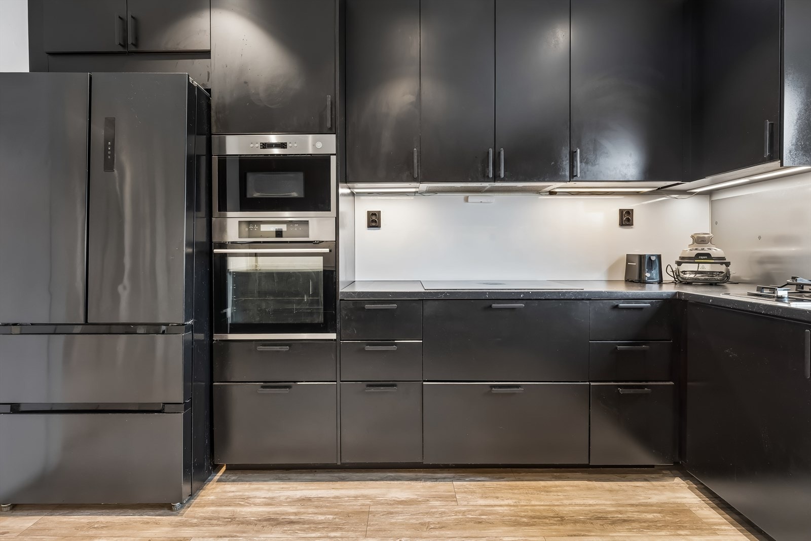 Det er avsatt plass for integrert komfyr, stekeovn og oppvaskmaskin. Galleribilde