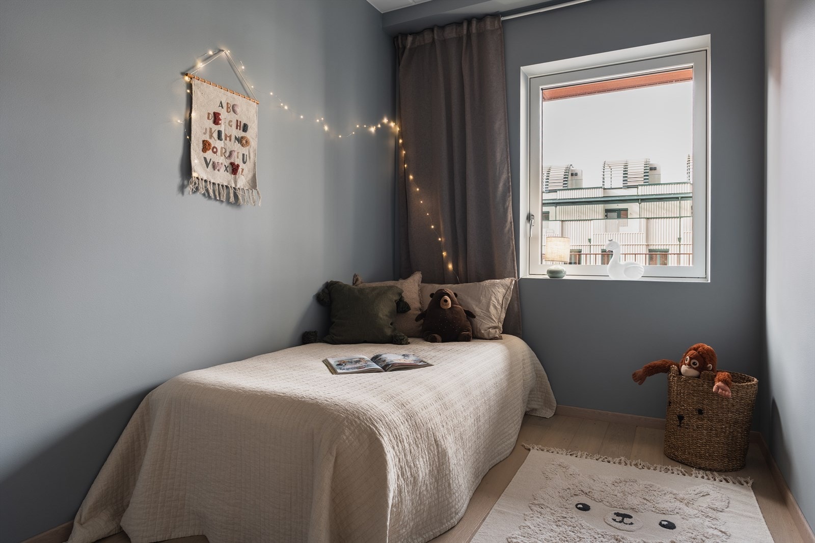 Sov 3 - Leiligheten har en gjennomtenkt planløsning med to soverom samlet i en egen, rolig sone. Galleribilde