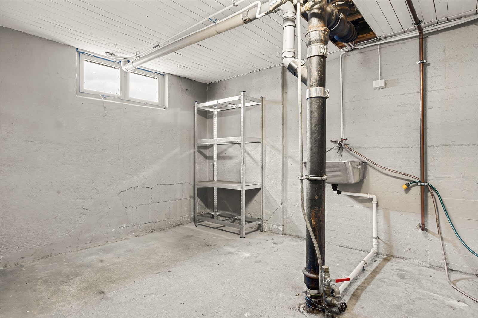 Leiligheten disponerer to eksterne boder, i kjeller og på loft. Galleribilde