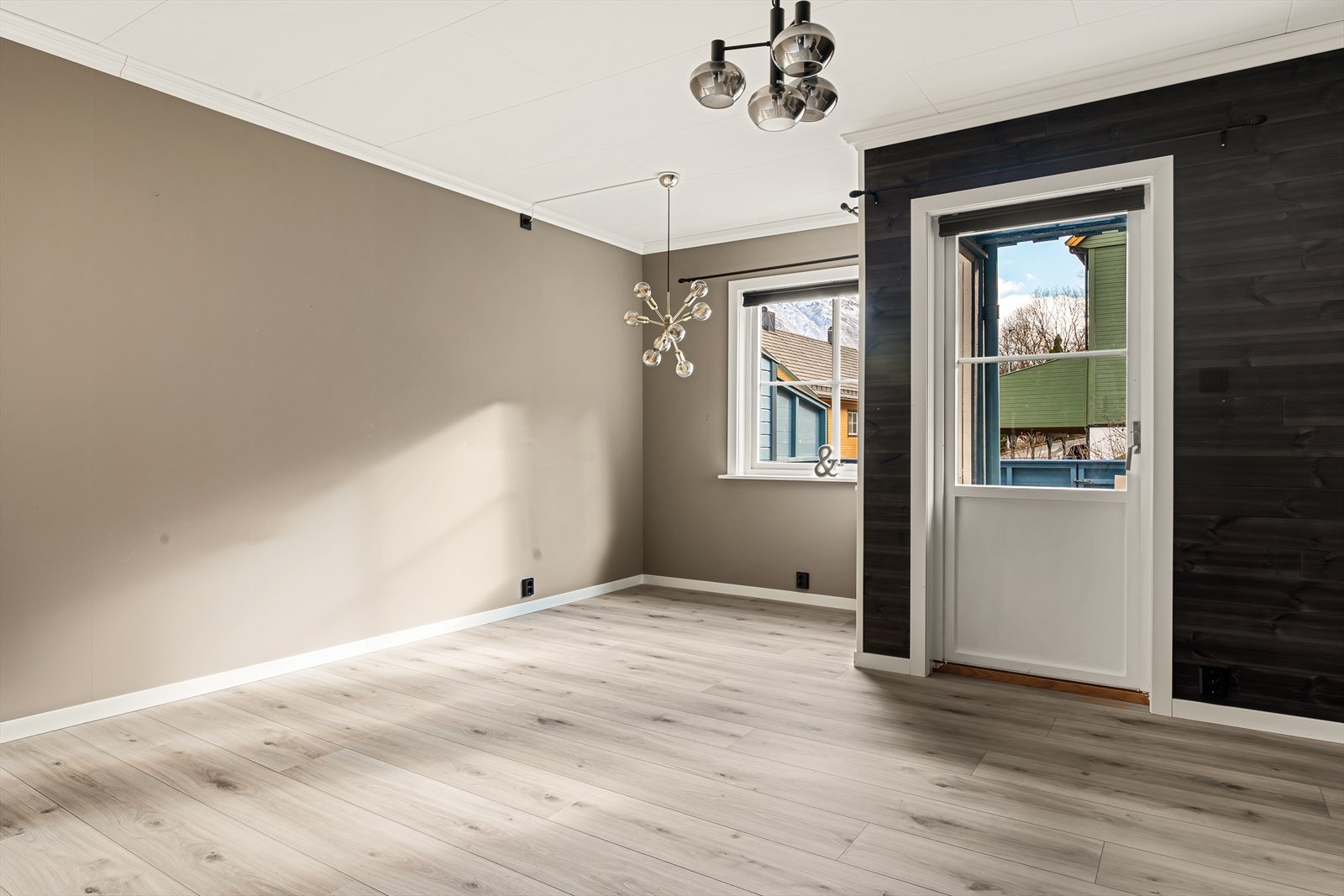 Det er satt opp nye vegger i stue og gang i 2022. Galleribilde