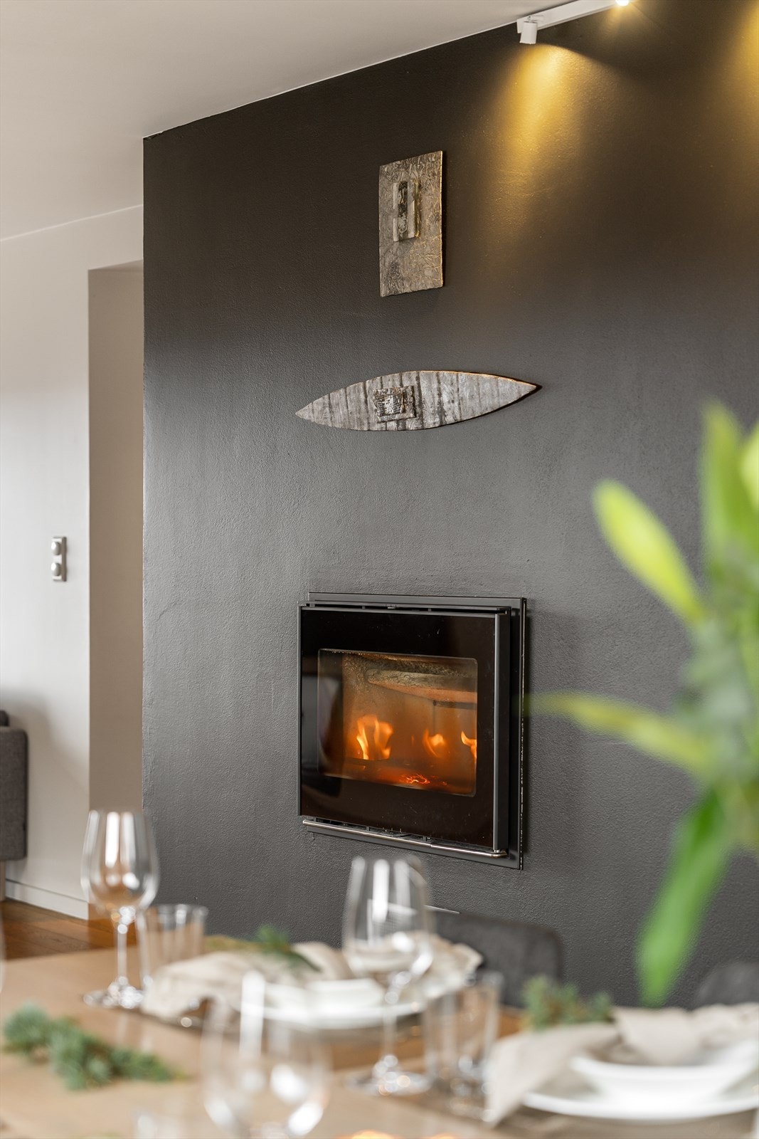 Moderne innfelt vedovn. Galleribilde