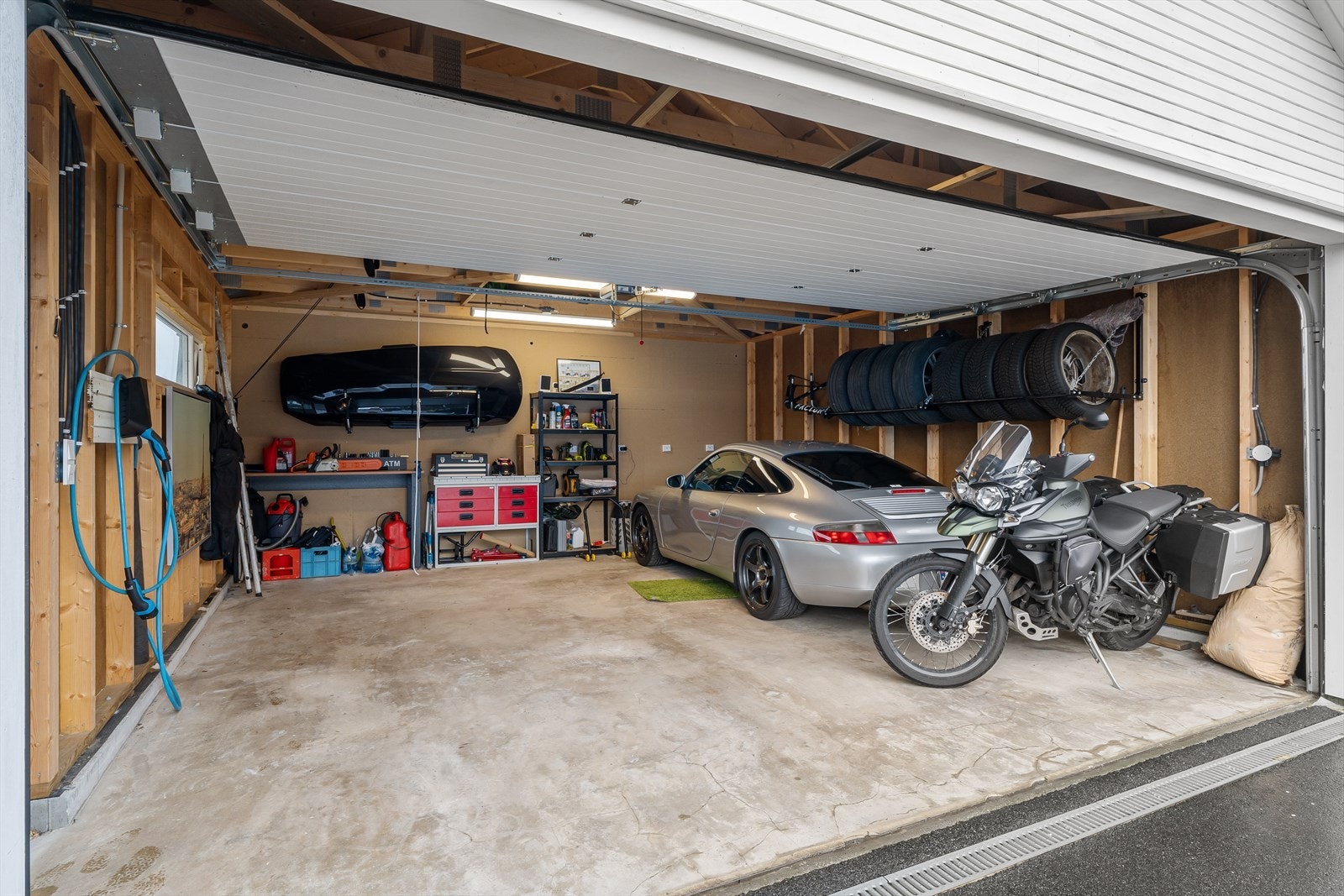 Dobbel garasje m/bod på 44 kvm, oppført i 2022. Galleribilde