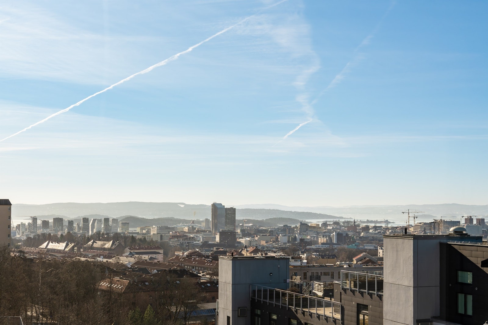 Nåværende eier har benyttet seg av takterrassen i 7.etg på solskinnsdager. Galleribilde