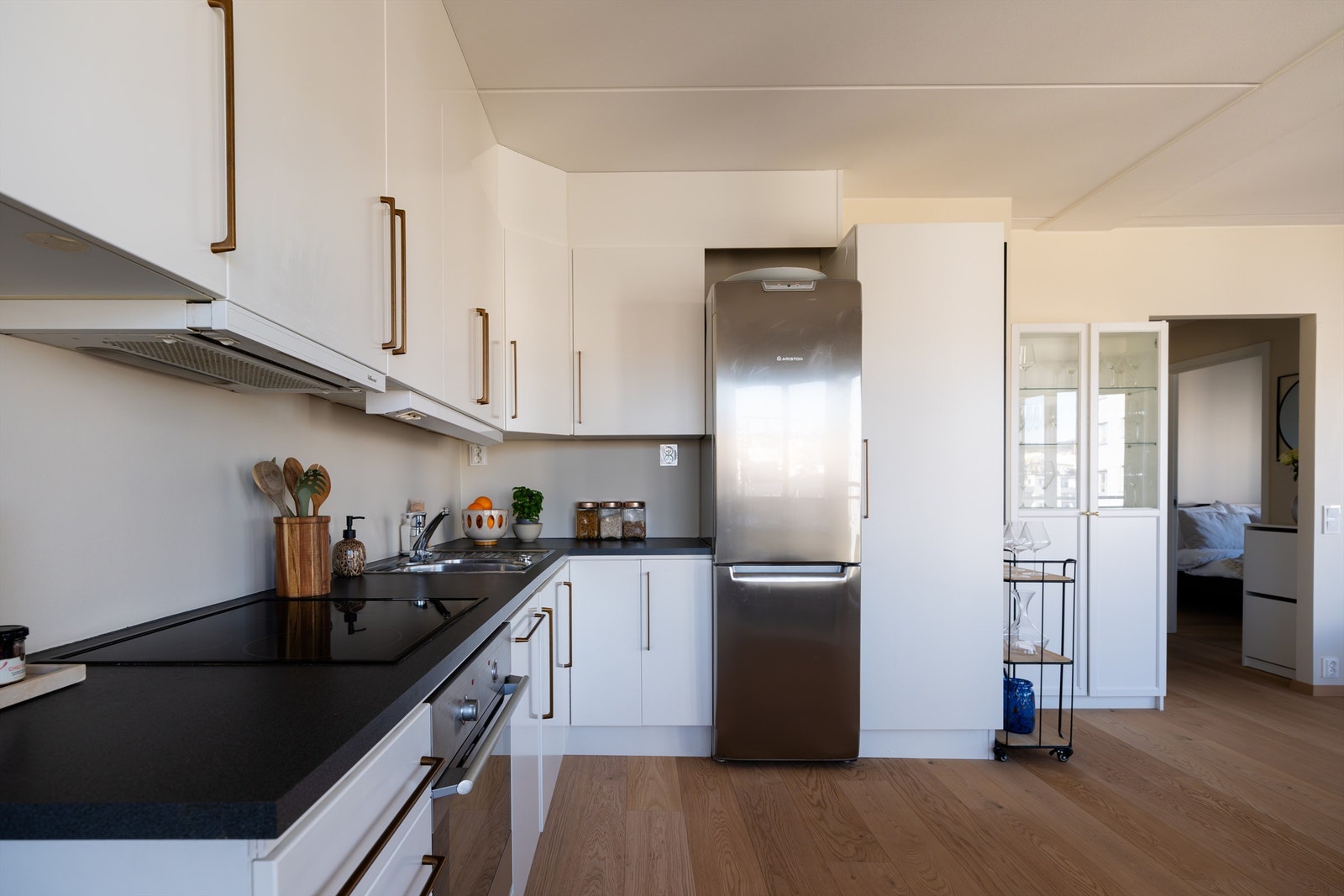 Nye delikate håndtak på kjøkkenet ble montert i 2025. Galleribilde