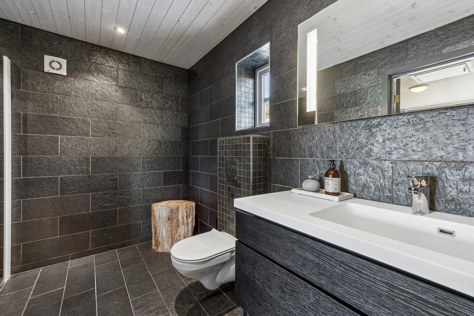 Bad i masteravdeling. Galleribilde