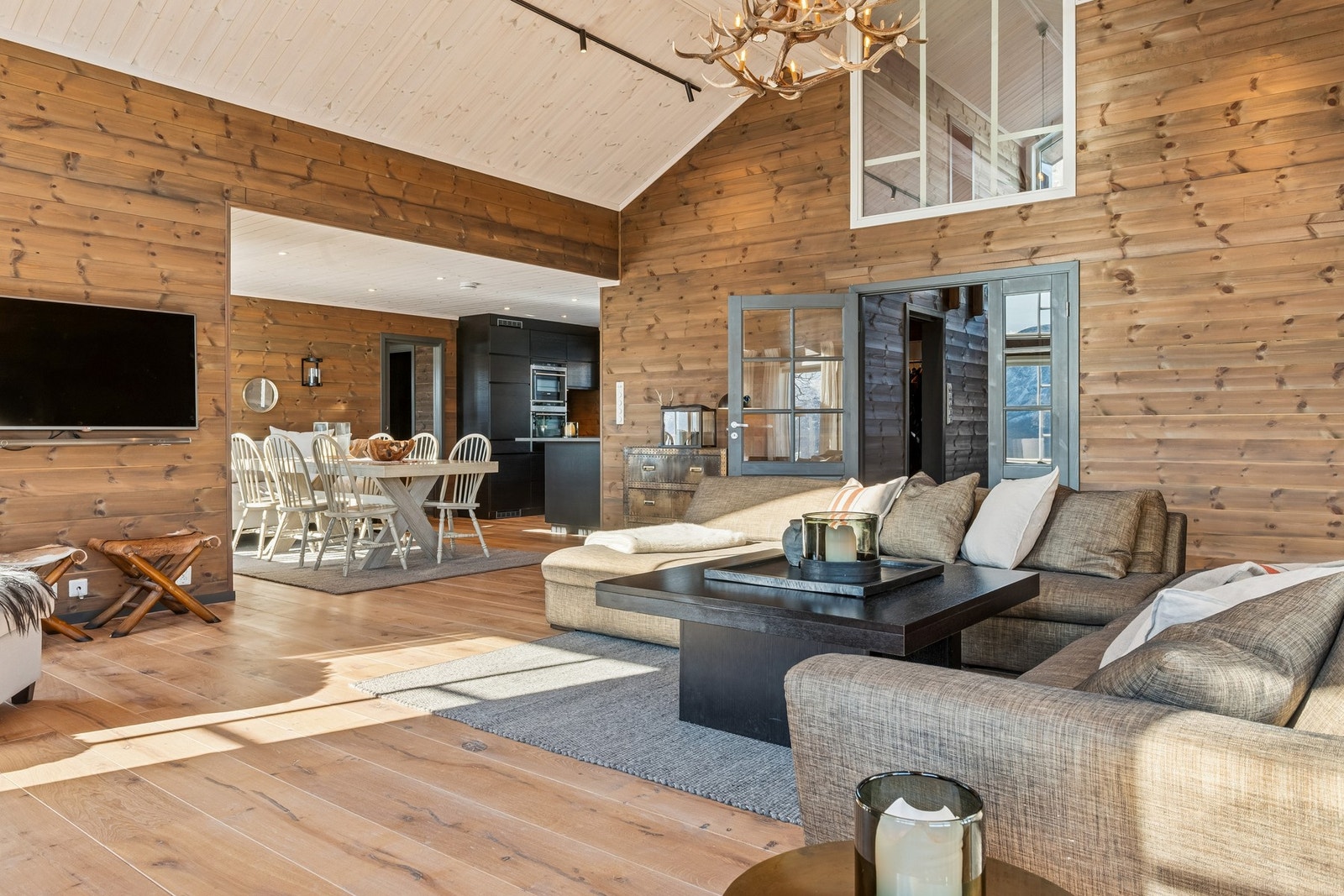 Stue og kjøkkenløsning er på hele 61,8 kvm. Galleribilde