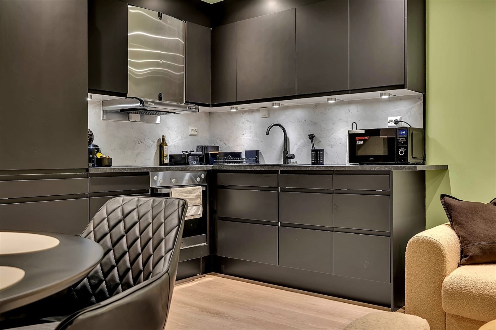 En eksklusiv og svært attraktiv 2-roms selveier med høy standard - midt i Tromsø sentrum med meget gode utleiemuligheter! Galleribilde