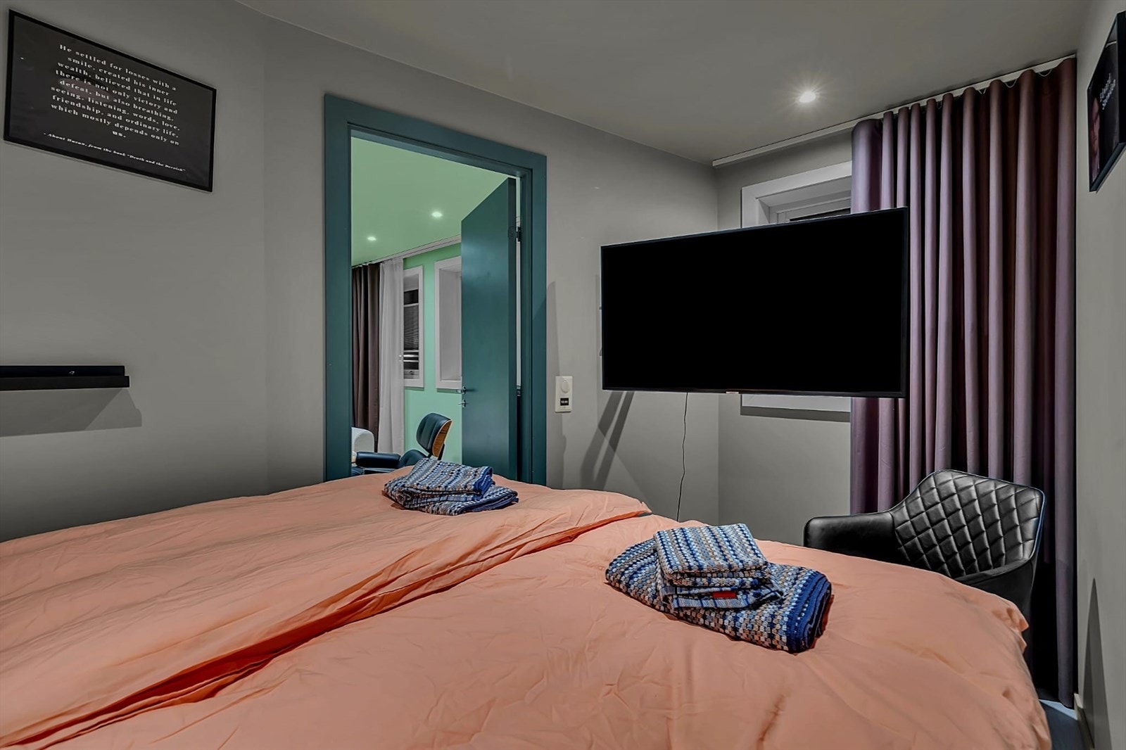 Soverommet ligger vendt mot bakgården, som bidrar til svært lavt støynivå. Galleribilde