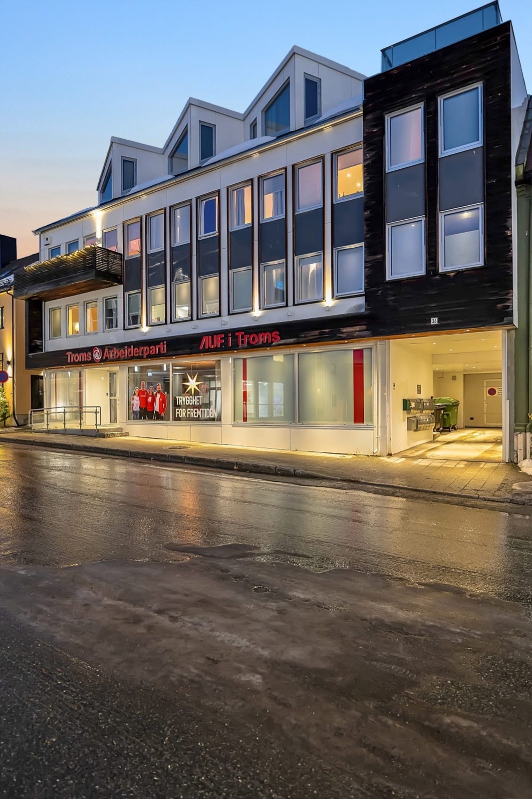 Leiligheten ligger i byggets andre etasje, og er del av Sameiet Vestregata 36 - et veldrevet sameie med lave månedlige felleskostnader (2 474,-)! Galleribilde