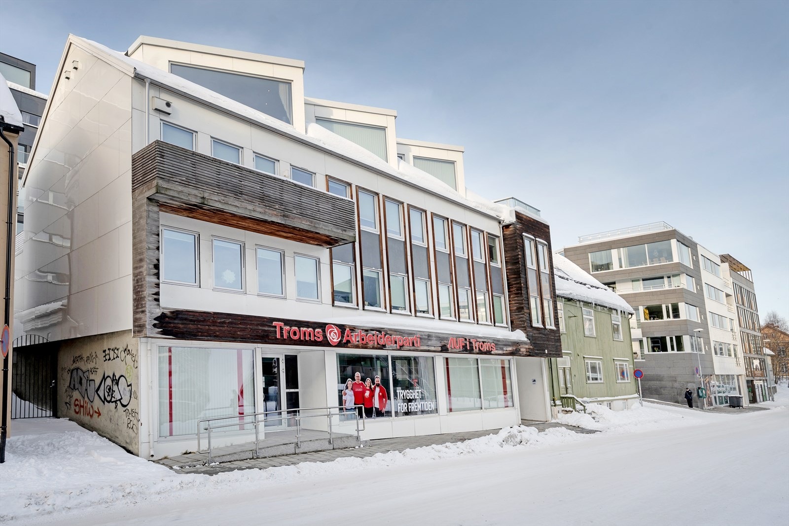 Leiligheten ligger midt i Tromsø Sentrum, med alle dens fasiliteter i umiddelbar nærhet. Galleribilde