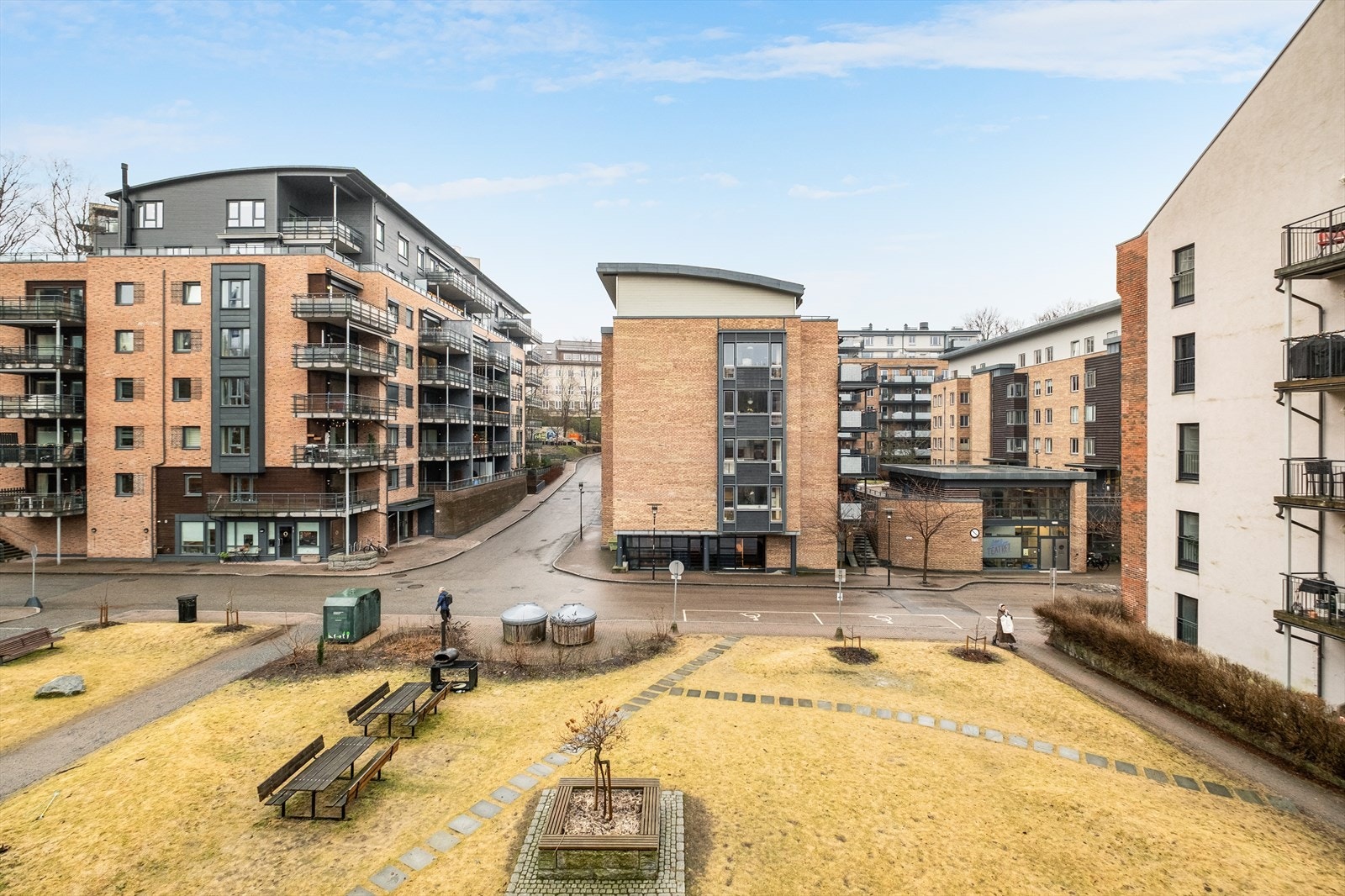 Området er kjent for sitt unike bomiljø med historisk industribebyggelse fra Lilleborg-området kombinert med moderne boliger Galleribilde