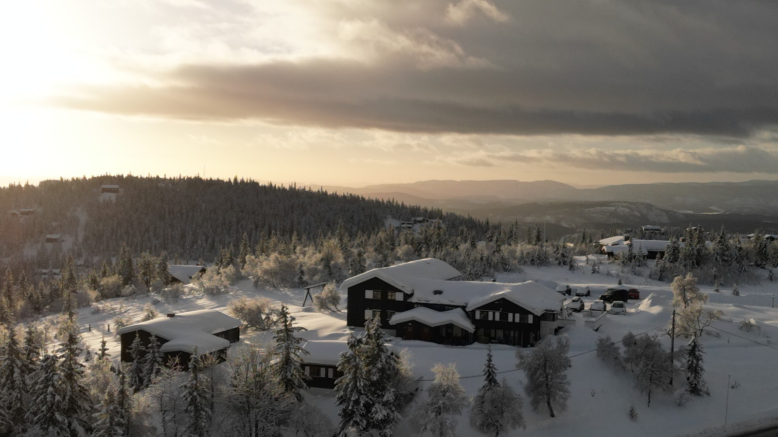 Kort vei ned til Lifjellstua. Galleribilde