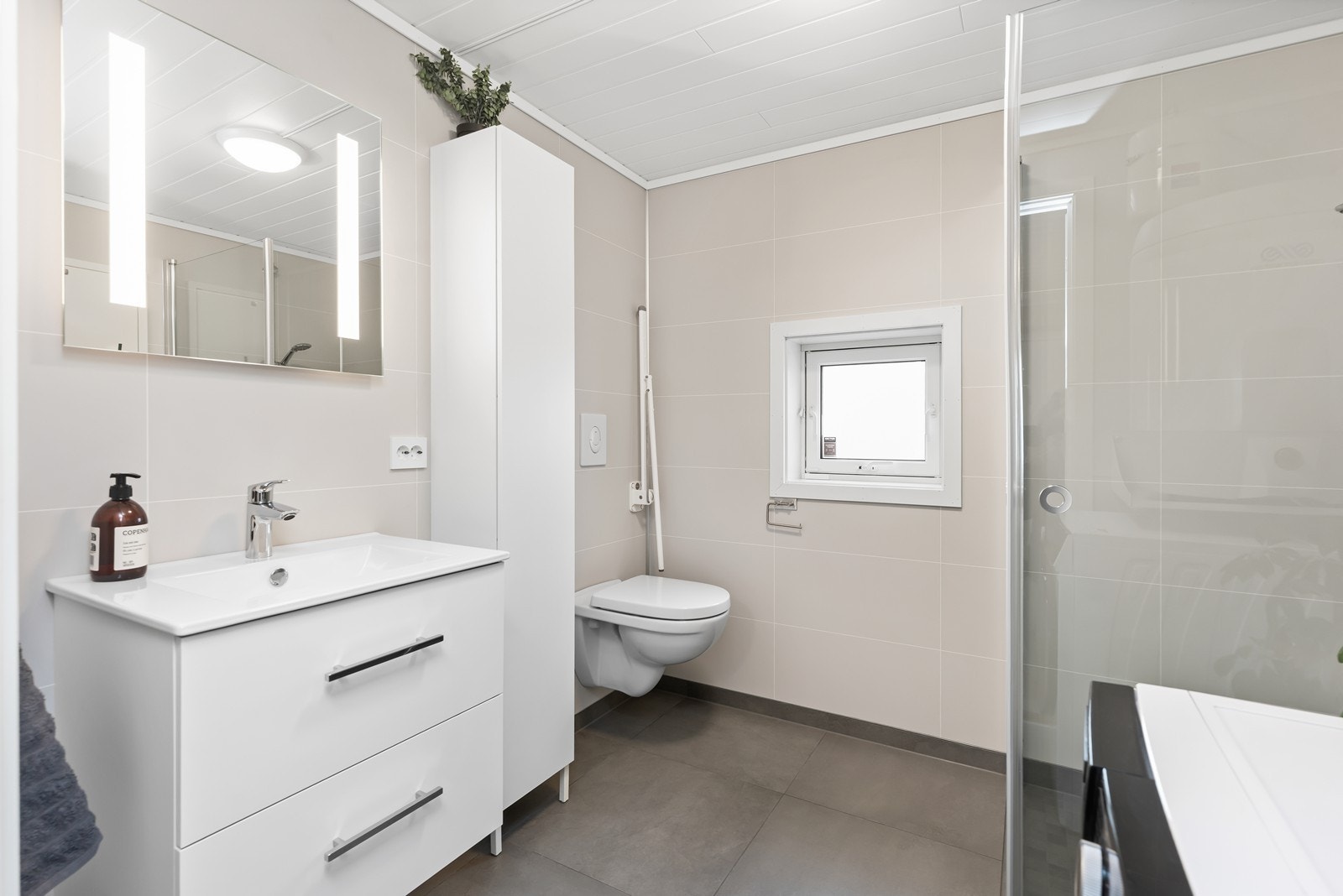 Moderne og pent bad Galleribilde