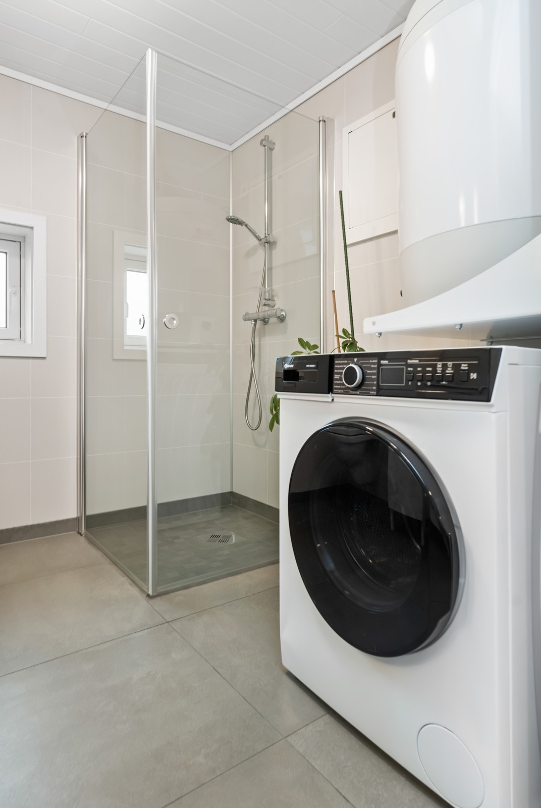 Opplegg for vaskemaskin på badet Galleribilde