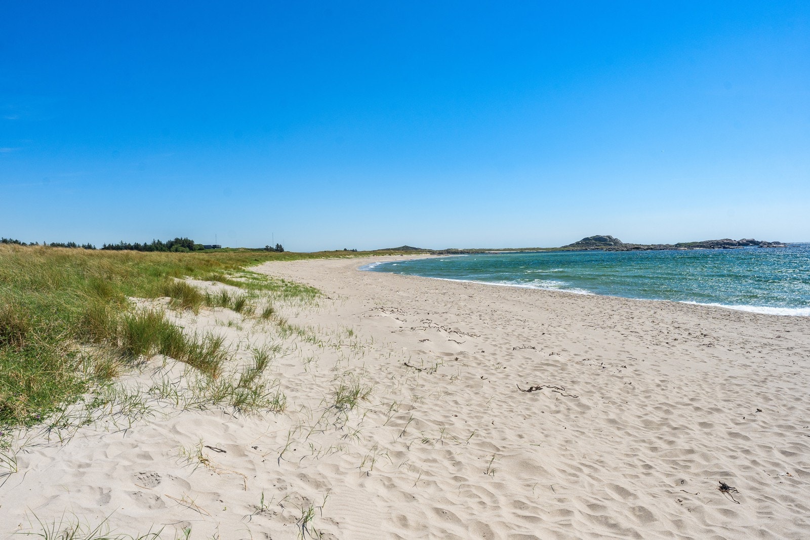 Nydelige Havikstranden like nedenfor leiligheten Galleribilde