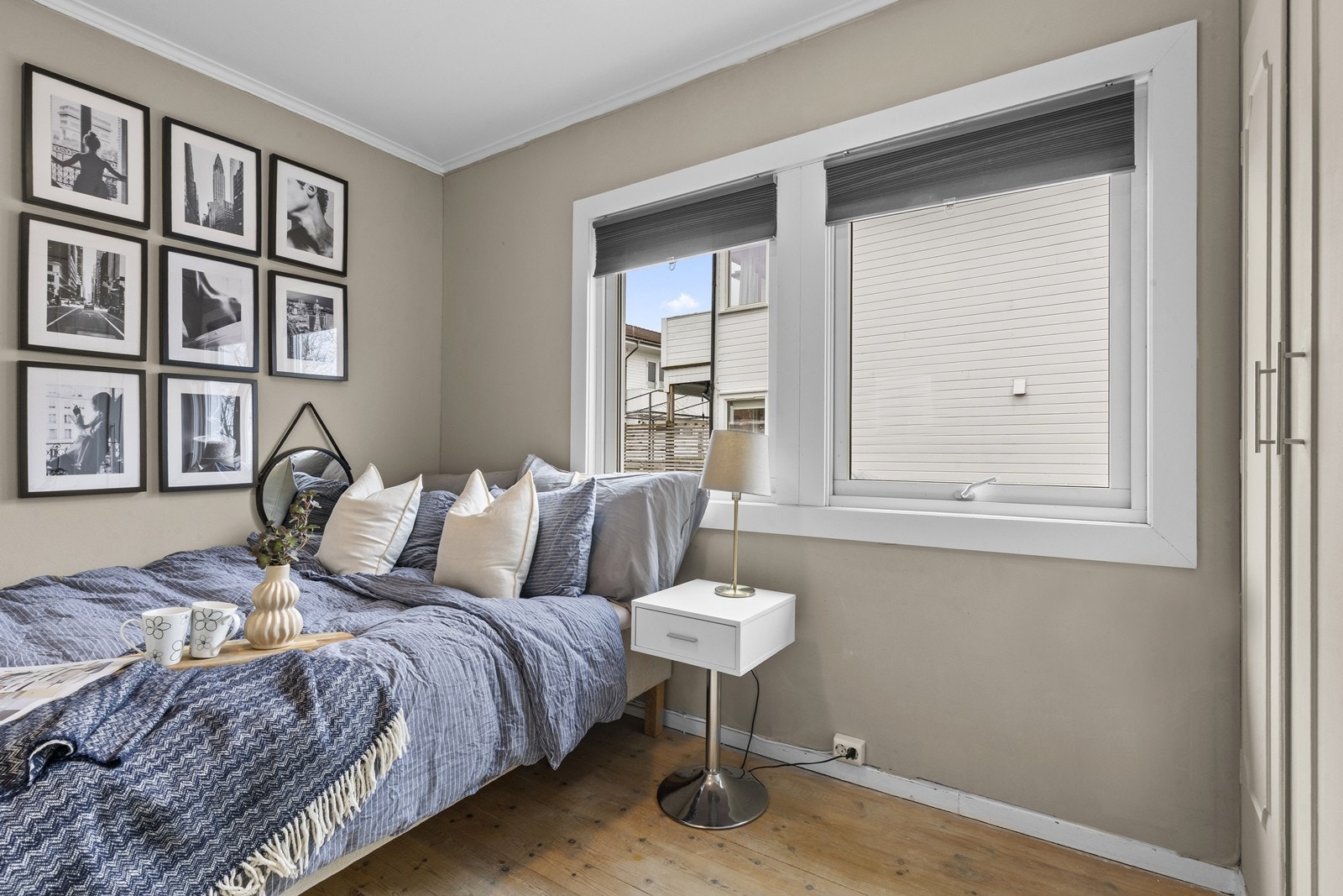 Rikelig med skapplass på soverom Galleribilde