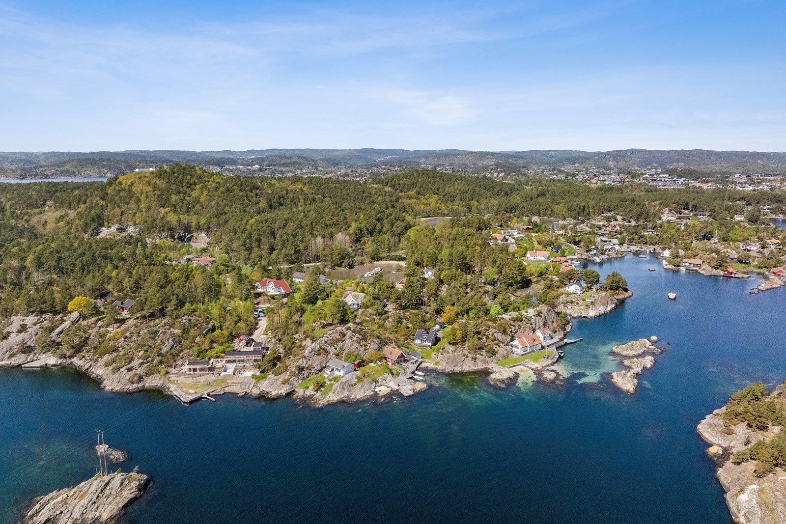 Beliggende på Åros med kort vei ut til skjærgården er dette et meget populært feriested i Søgne! Galleribilde
