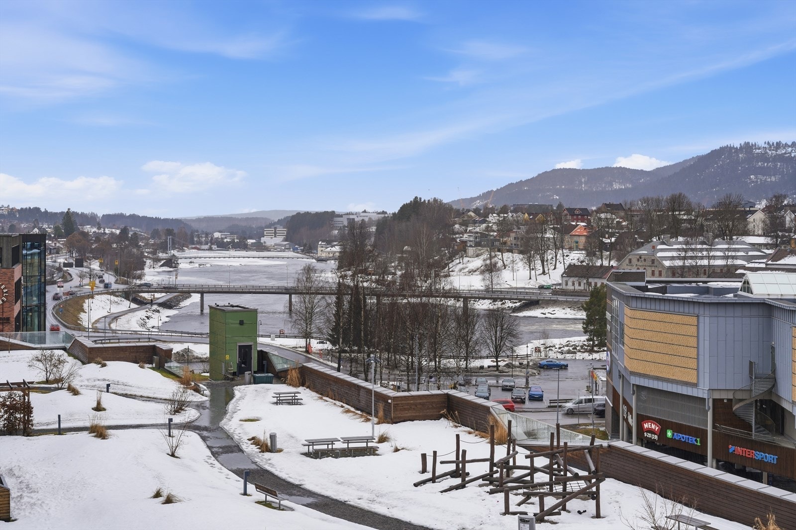 Som beboer i Sølvparken har du også tilgang på flotte fellesområder, grøntarealer, lekeplass og sitteområder. Galleribilde
