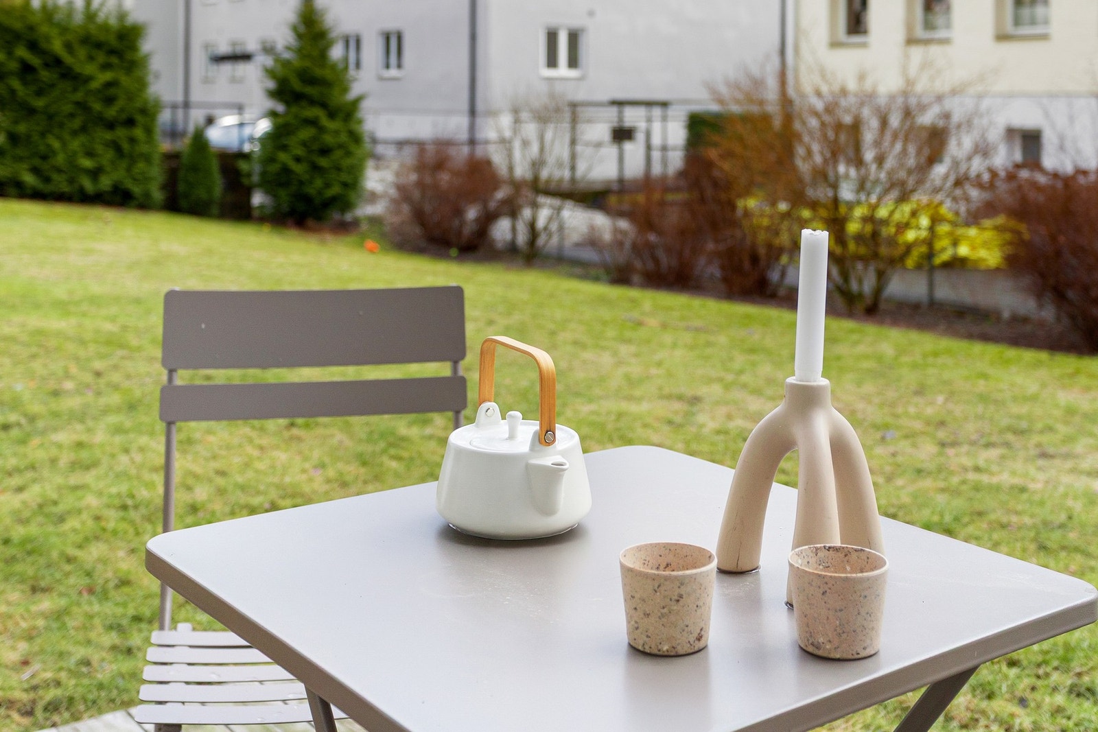 Uteplass med plass til sittegruppe og hyggelige sommerdager. Galleribilde