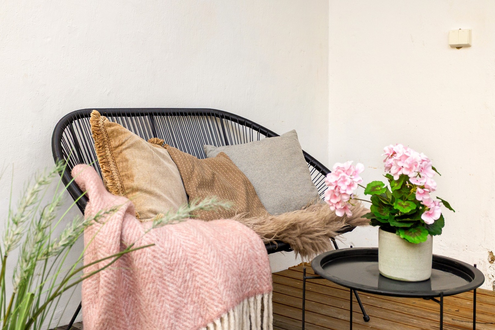 Det er god plass til loungesett, grill og diverse utemøbler. Galleribilde