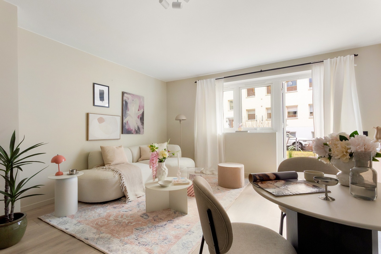 En stilren og oppgradert 1-roms selveierleilighet med arealeffektiv planløsning. Galleribilde