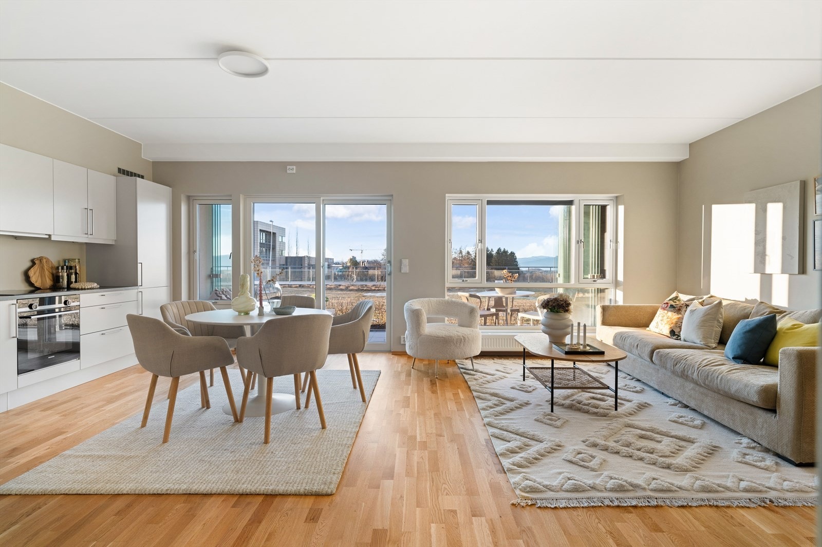 I Øvre Granåslia 7 møter du en moderne og lettstelt leilighet med god planløsning og gjennomgående høy standard 2018. Galleribilde