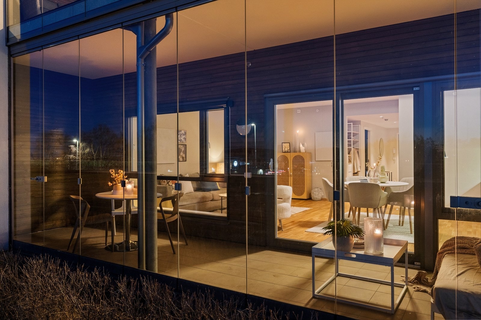 Prikken over i'en er den flotte uteplassen leiligheten har å by på. Galleribilde